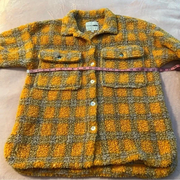 Fashion Nova Sipping Coffee Sherpa Plaid Shacket S mother of pearl buttons - Picture 9 of 10